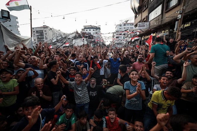 C:\Users\Sabah\Downloads\Palestinians watch a World Cup match amidst the ruins in Gaza CityGAZA CITY, GAZA, PALESTINE - J (3).jpg