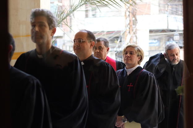 رولا سليمان – راعية الكنيسة الإنجيلية المشيخية بطرابلس لبنان. اعتُبِرت أول قسيسة عربية. تم ترسيمها في 2017.